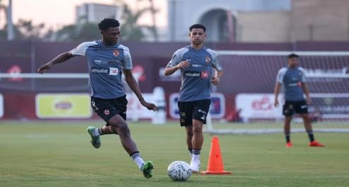 جاء من الدرجة الثانية لتدعيم دفاع الأهلي.. من هو الغاني ريندورف أدوم؟